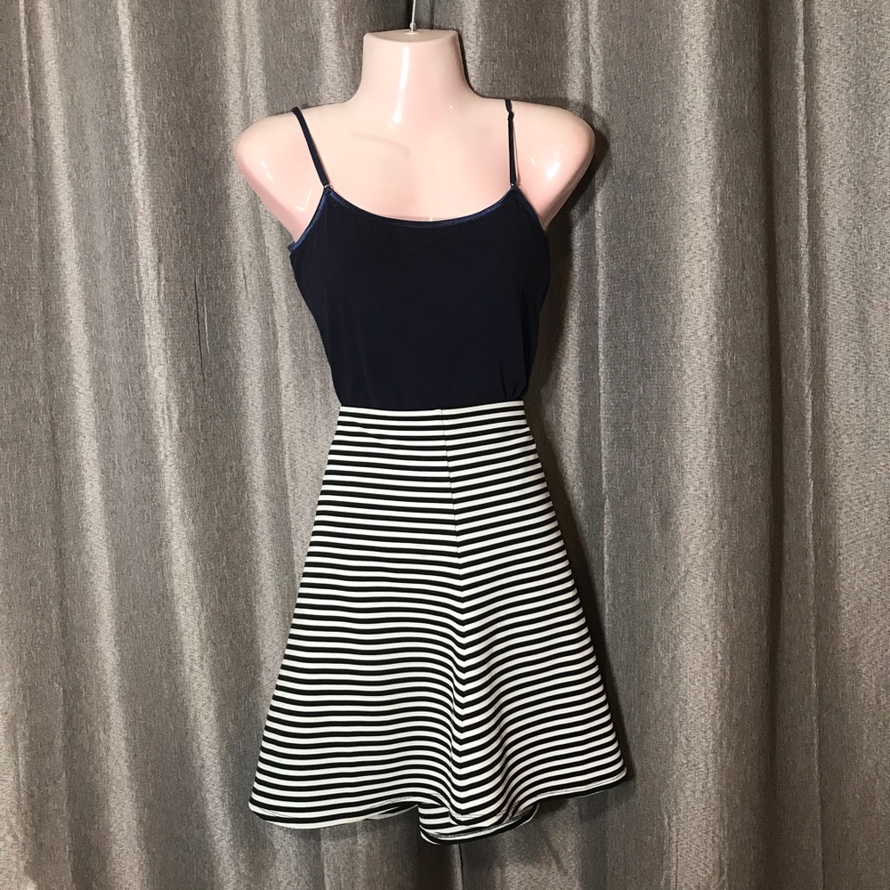 Forever 21 Black and White Striped Flared Skirt Size Medium Preowned